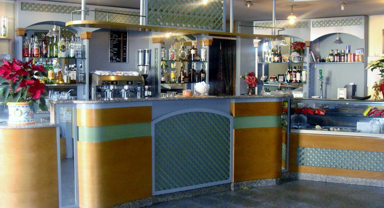 Hotel Centrale Quartu SantʼElena Εξωτερικό φωτογραφία
