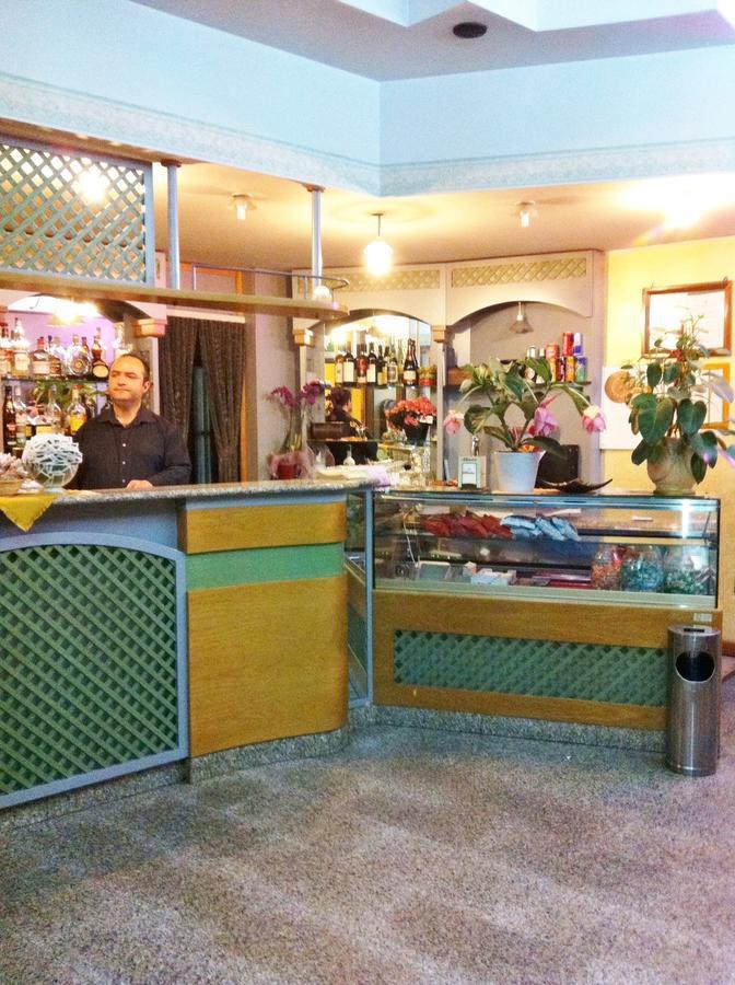 Hotel Centrale Quartu SantʼElena Εξωτερικό φωτογραφία