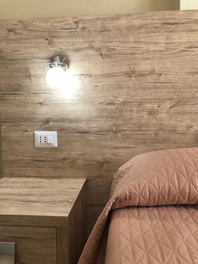 Hotel Centrale Quartu SantʼElena Εξωτερικό φωτογραφία