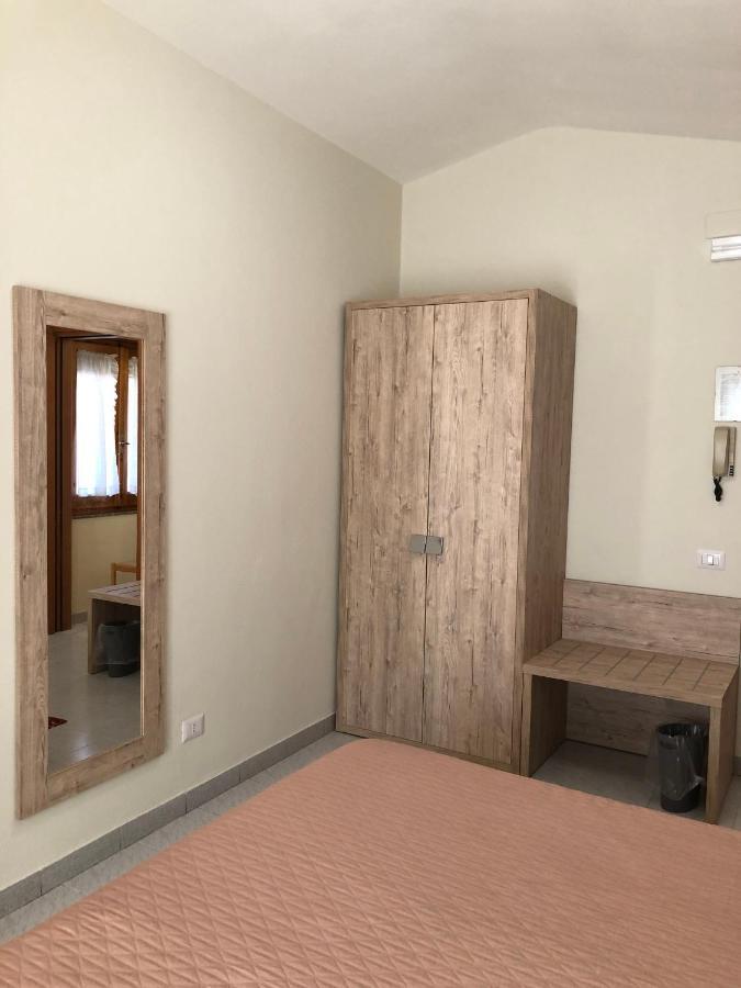 Hotel Centrale Quartu SantʼElena Εξωτερικό φωτογραφία
