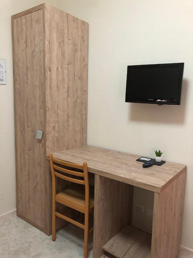 Hotel Centrale Quartu SantʼElena Εξωτερικό φωτογραφία