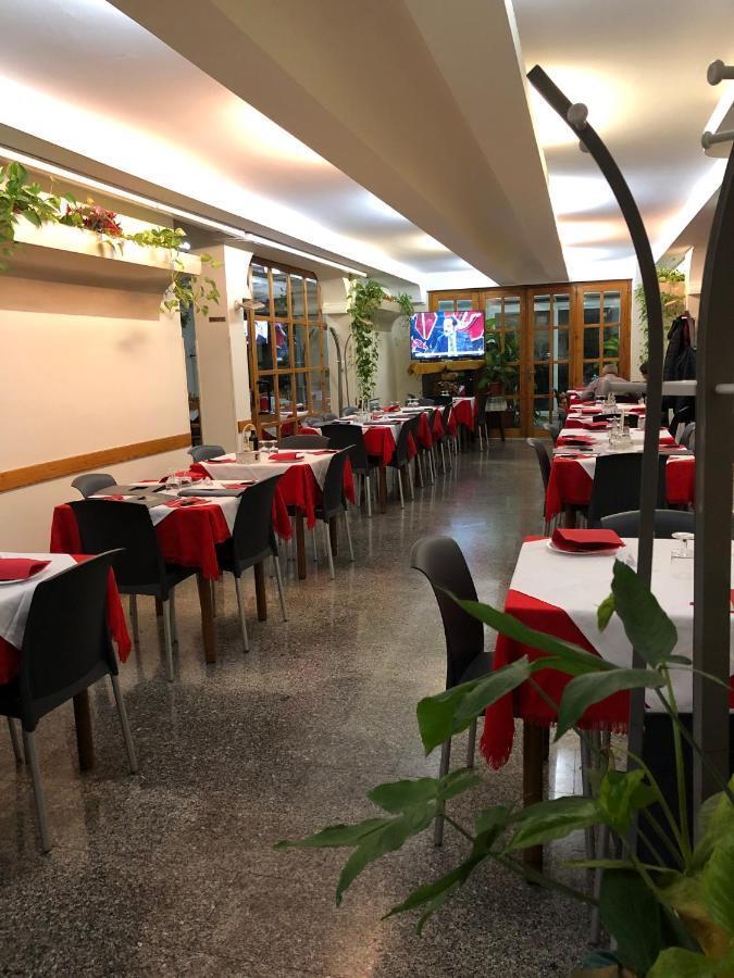 Hotel Centrale Quartu SantʼElena Εξωτερικό φωτογραφία